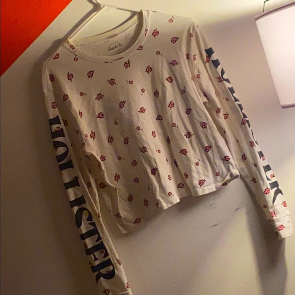 Rose-pattern long sleeve crop top